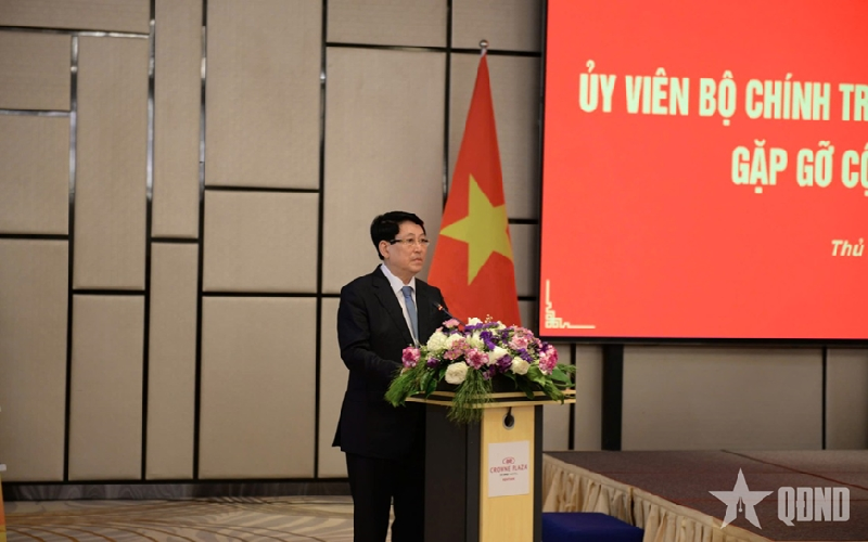 Chủ tịch nước Lương Cường gặp gỡ cộng đồng và doanh nghiệp Việt Nam tại Lào