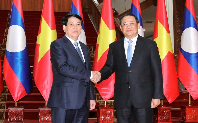 Chủ tịch nước Lương Cường hội kiến Thủ tướng Chính phủ Lào Sonexay Siphandone