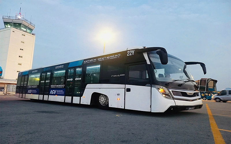 Sân bay Tân Sơn Nhất có xe buýt nội bộ từ Nhà ga T3 cho khách nối chuyến