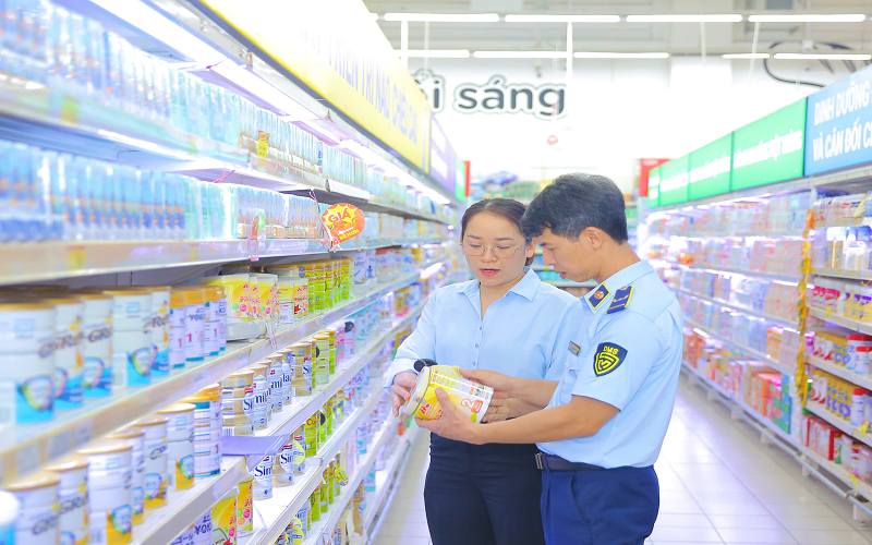 Chi cục QLTT tỉnh Ninh Bình kiểm tra trên 300 cơ sở kinh doanh thực phẩm, dinh dưỡng