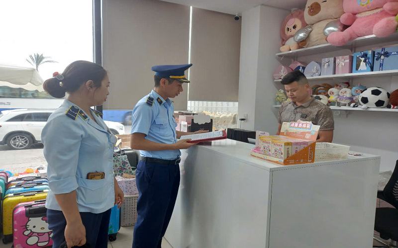 Gần 6.000 sản phẩm thực phẩm nhập lậu bị phát hiện khi bán trên sàn TMĐT