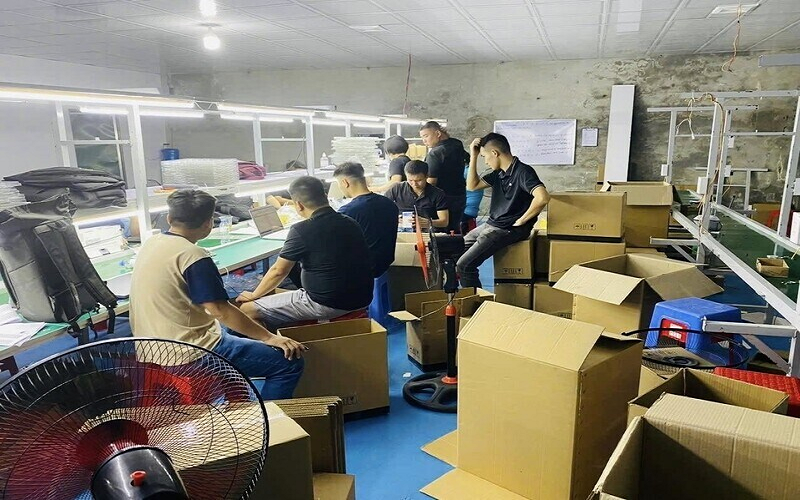 Lạng Sơn: Phát hiện xưởng lắp ráp hơn 12.000 chiếc điện thoại di động trái phép