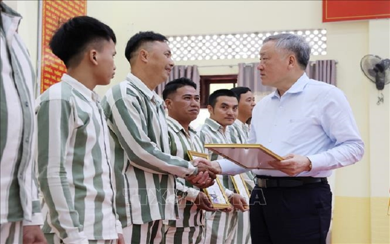 Phó thủ tướng Thường trực Chính phủ: Tạo điều kiện để người được đặc xá nhanh chóng hòa nhập cộng đồng