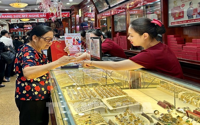 Giá vàng chiều nay (3-5): Neo ở mức cao