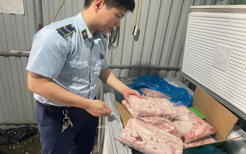 Nghệ An: Phát hiện, xử lý 360 kg nội tạng động vật không rõ nguồn gốc xuất xứ