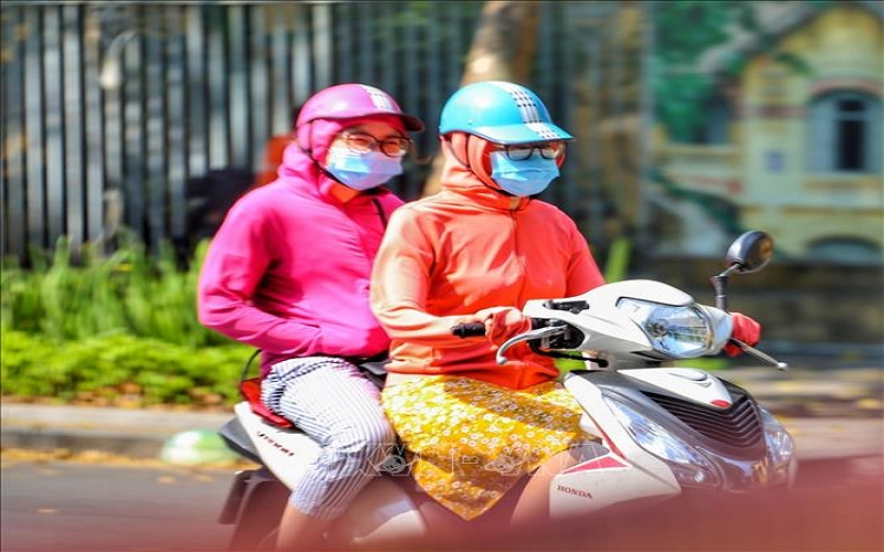 Thời tiết hôm nay (6-5): Bắc Bộ, Trung Bộ ngày nắng nóng, tối mưa dông
