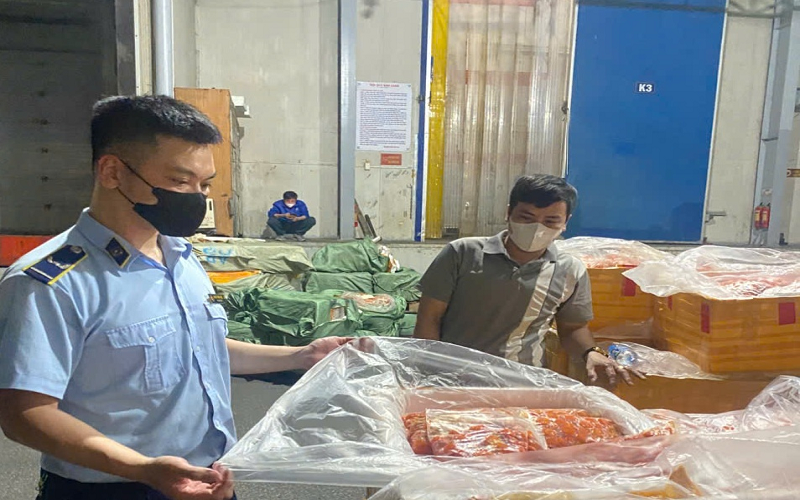Phát hiện kho đông lạnh chứa hơn 7 tấn trứng non, tràng gà, nầm lợn không rõ nguồn gốc