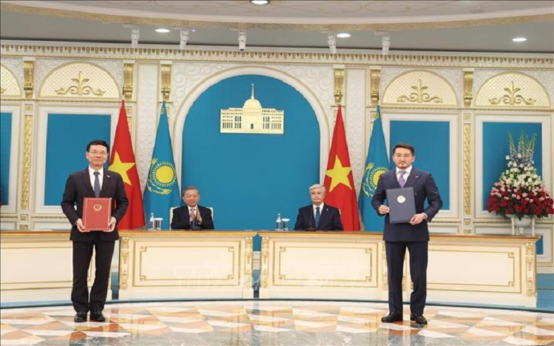 Tổng Bí thư Tô Lâm chứng kiến Lễ trao các văn kiện hợp tác song phương Việt Nam – Kazakhstan