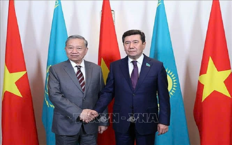 Tổng Bí thư Tô Lâm hội kiến Chủ tịch Hạ viện Kazakhstan, kiêm Chủ tịch Đảng Amanat