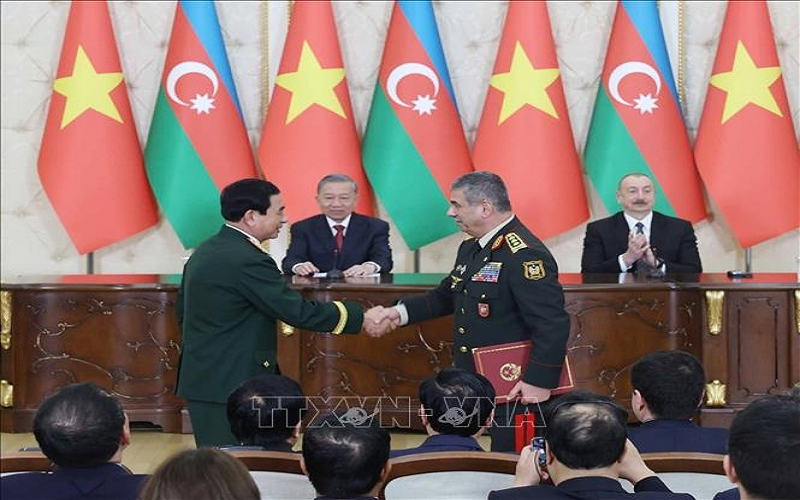 Tổng Bí thư Tô Lâm chứng kiến Lễ trao các văn kiện hợp tác giữa Việt Nam-Azerbaijan và phát biểu với báo chí