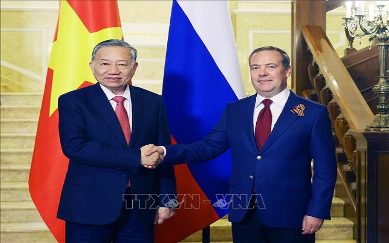 Tổng Bí thư Tô Lâm hội kiến Chủ tịch Đảng Nước Nga Thống nhất Dmitry Medvedev