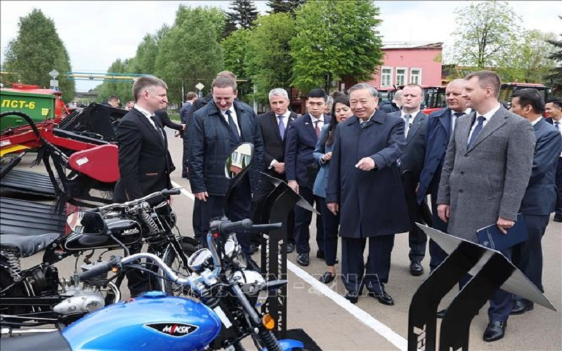 Tổng Bí thư Tô Lâm thăm Nhà máy Máy kéo Minsk (Belarus)