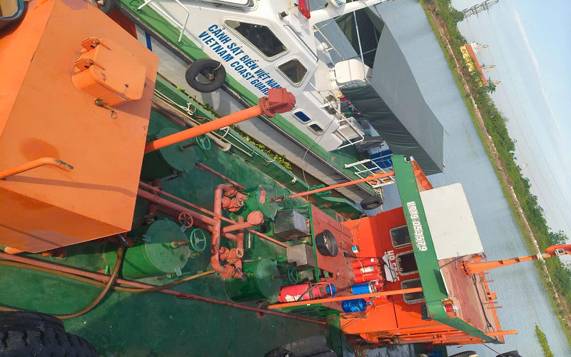 Cảnh sát biển Việt Nam phát hiện, bắt giữ 01 phương tiện vận chuyển trái phép khoảng 23.000 lít dầu D.O