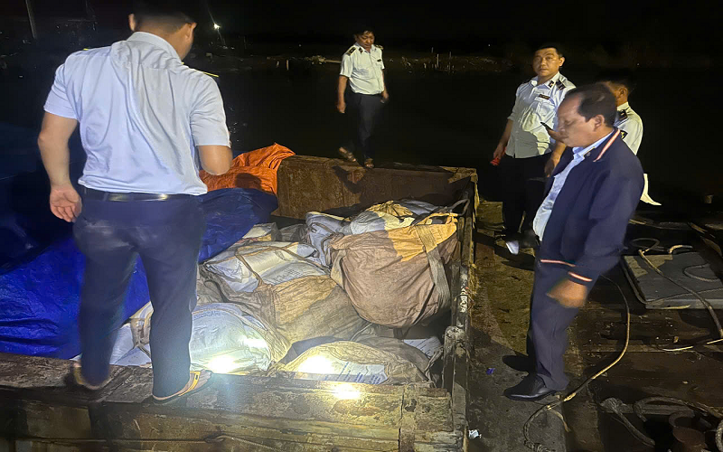 Kiên Giang: Tạm giữ 60 tấn đường nghi vi phạm nguồn gốc và nhãn mác
