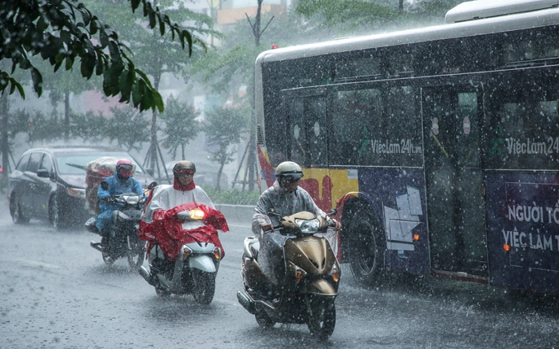 Thời tiết hôm nay (15-5): Từ Bắc vào Nam nhiều nơi có dông, cục bộ mưa to