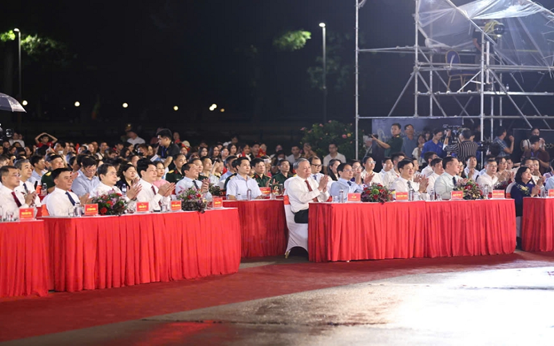Lãnh đạo Đảng, Nhà nước dự chương trình nghệ thuật đặc biệt “Người là Hồ Chí Minh”