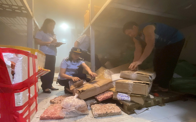 Quảng Ninh: Thu giữ hơn 2 tấn thực phẩm không rõ nguồn gốc tại TP Cẩm Phả