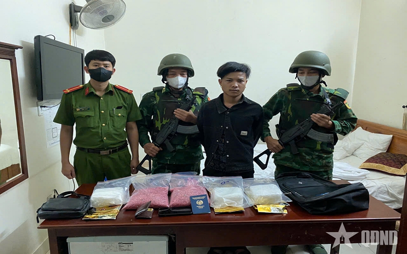 Bắt đối tượng vận chuyển 3kg ma túy đá và 40.000 viên ma túy tổng hợp
