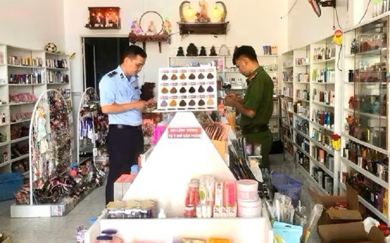 Thu giữ 2.000 sản phẩm mỹ phẩm không rõ chất lượng bán trên mạng xã hội