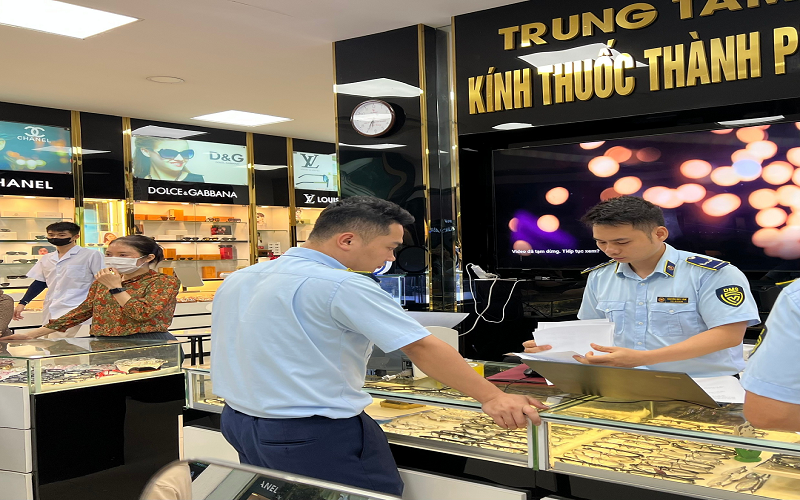 Thanh Hóa: Tiếp tục phát hiện lô kính mắt giả mạo nhãn hiệu trị giá hơn 300 triệu đồng