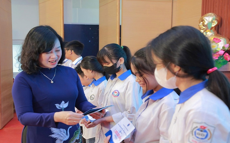 Ưu tiên nguồn lực và huy động toàn xã hội chăm lo, bảo vệ trẻ em