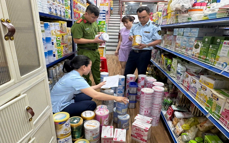 Nghệ An: Tạm giữ gần 200 sản phẩm sữa bột dành cho trẻ em là thực phẩm nhập lậu