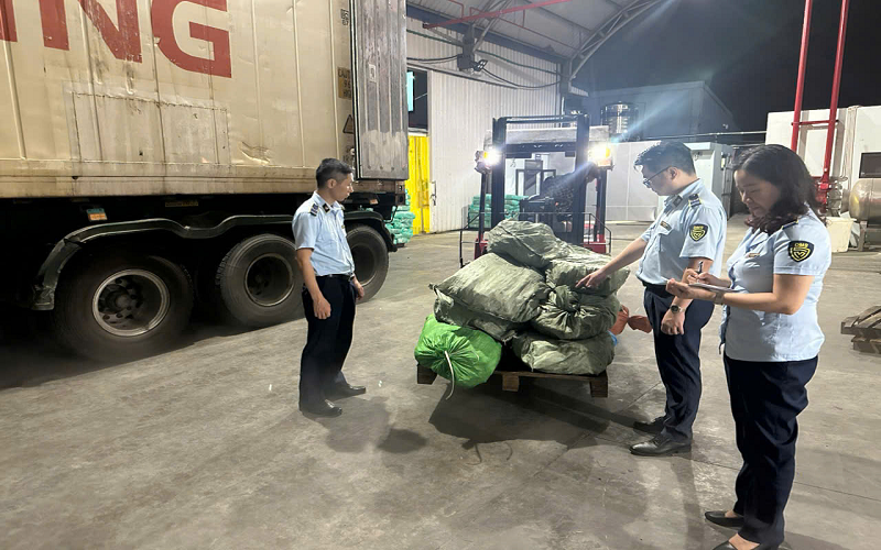 Tiếp tục phát hiện hơn 12 tấn chân gà không rõ nguồn gốc tại Quảng Ninh