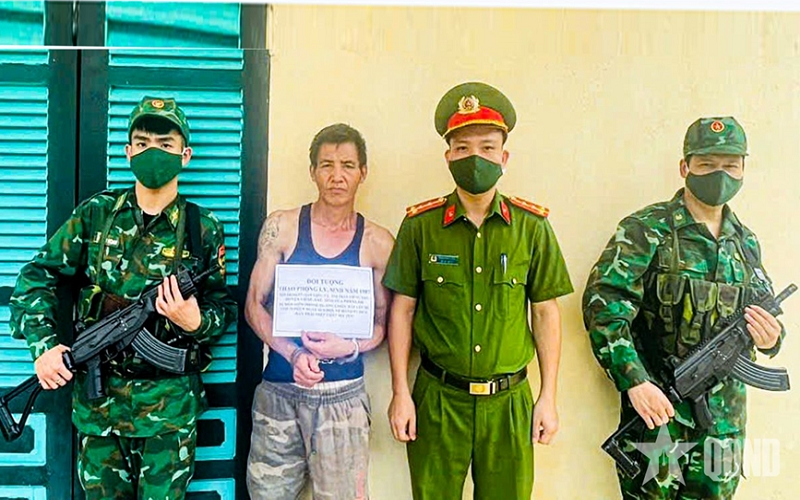 Bắt quả tang đối tượng mua bán trái phép 400 viên ma túy tổng hợp
