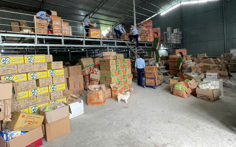 Cao Bằng: Thu giữ hơn 36.000 sản phẩm thực phẩm và giấy vệ sinh nhập lậu