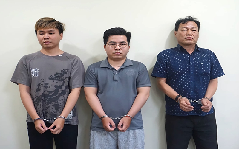 Bắt tạm giam 3 đối tượng quản trị kênh youtube “Người đưa tin”