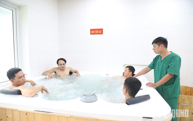 Chính sách chăm sóc sức khỏe đối với người lao động tại cơ sở công nghiệp quốc phòng nòng cốt