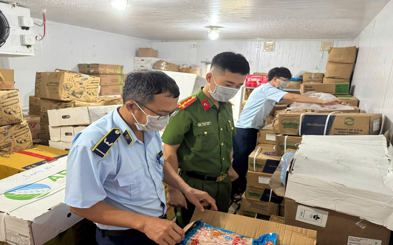 Tạm giữ gần 4 tấn thực phẩm đông lạnh tại Công ty TNHH xuất nhập khẩu Thịnh Phát Food