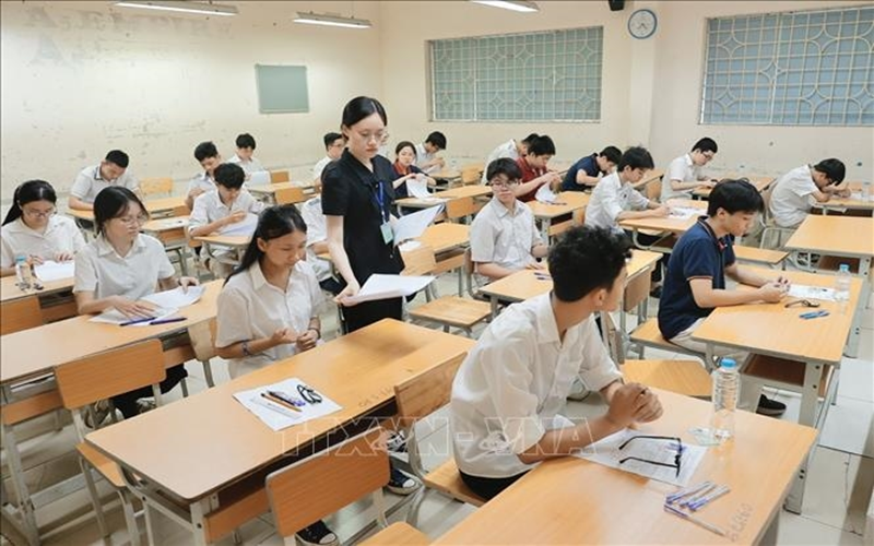 Gần 103.000 thí sinh Hà Nội bước vào môn thi đầu tiên Kỳ thi tuyển sinh vào lớp 10 công lập