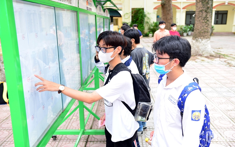 Mở lại cánh cửa cho thí sinh khối thi Văn - Sử - Địa