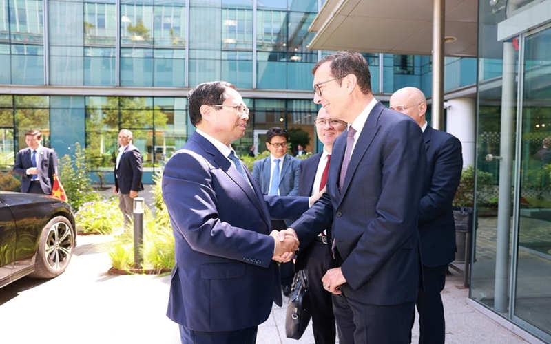 Thủ tướng Phạm Minh Chính đề nghị phía Pháp chia sẻ, hỗ trợ Việt Nam phát triển công nghiệp đường sắt