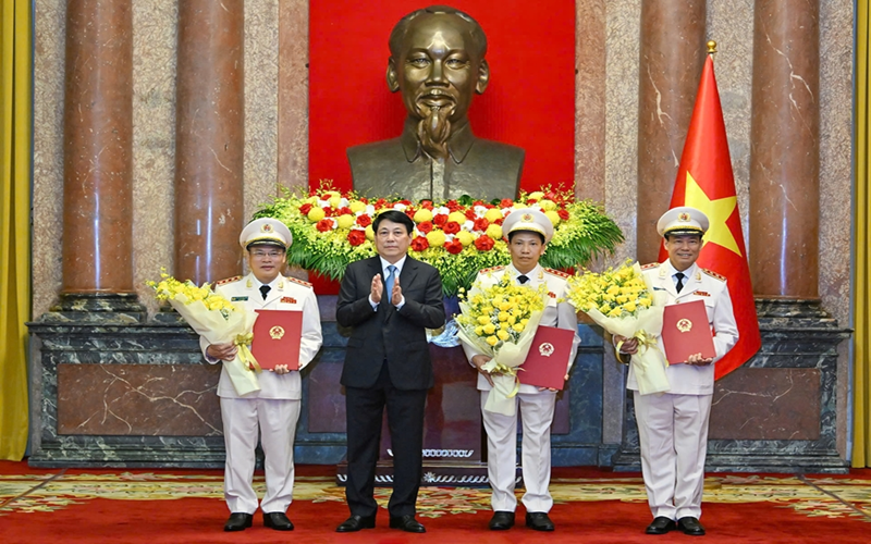Chủ tịch nước Lương Cường trao Quyết định thăng cấp bậc hàm Thượng tướng đối với 3 đồng chí Thứ trưởng Bộ Công an
