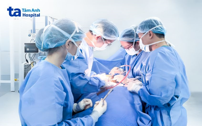 Loại bỏ khối bướu giáp khổng lồ cho bệnh nhân