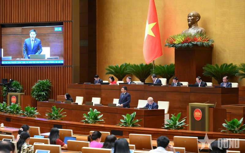 Quốc hội chất vấn Bộ trưởng Bộ Tài chính: 3 mũi nhọn để đạt tăng trưởng ít nhất 8% năm 2025