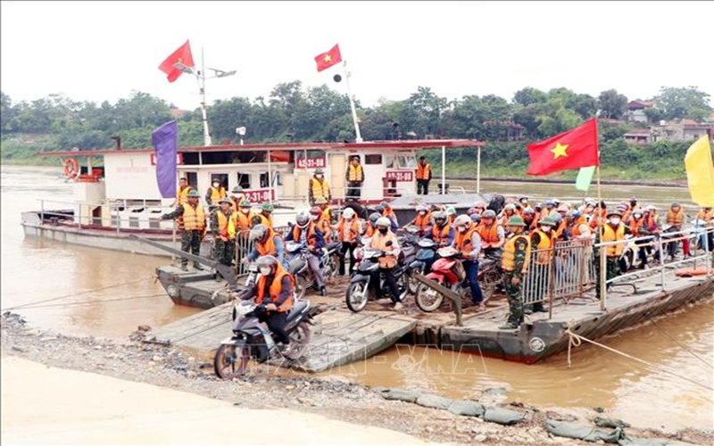 Tái thiết lập cầu phao Phong Châu (Phú Thọ) phục vụ người dân từ hôm nay (20-6)