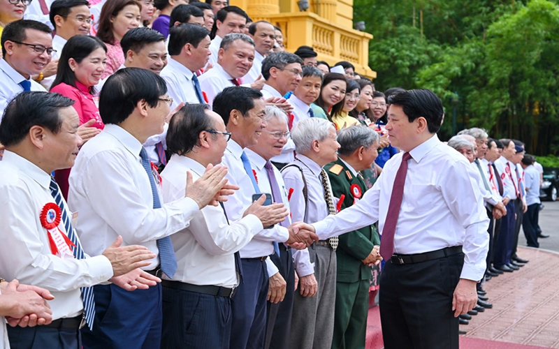Chủ tịch nước Lương Cường gặp mặt, tuyên dương các nhà báo, người làm báo tiêu biểu