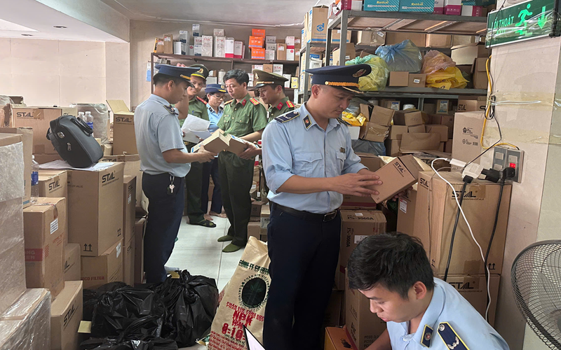 Phát hiện và xử phạt công ty kinh doanh lọc nhớt không rõ nguồn gốc xuất xứ