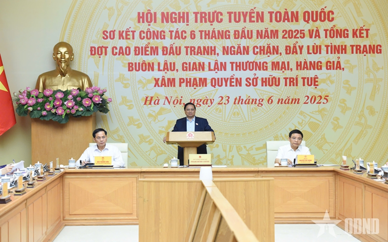 Thủ tướng Phạm Minh Chính chủ trì hội nghị trực tuyến toàn quốc về đấu tranh, ngăn chặn buôn lậu, gian lận thương mại, hàng giả
