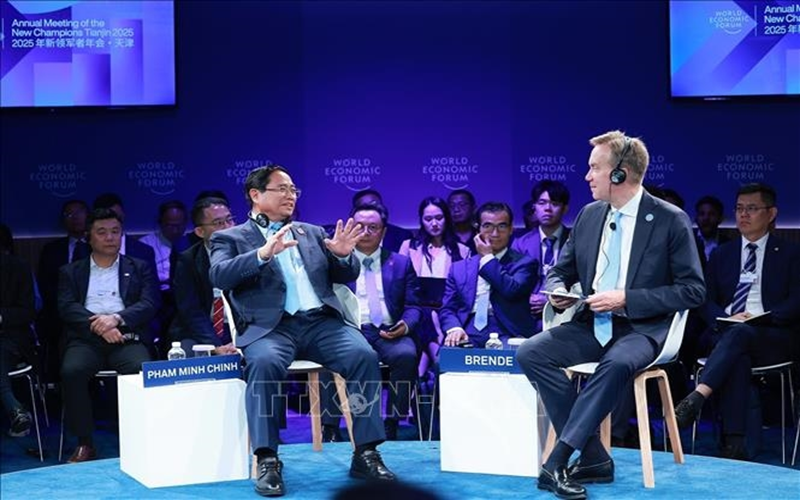 Thủ tướng Phạm Minh Chính đối thoại chính sách tại Hội nghị WEF Thiên Tân