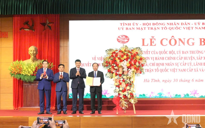 Hà Tĩnh công bố các quyết định về tổ chức bộ máy và đơn vị hành chính