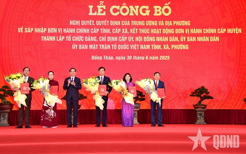 Đại tướng Phan Văn Giang dự, chỉ đạo Lễ công bố nghị quyết, quyết định về sáp nhập đơn vị hành chính tỉnh Đồng Tháp