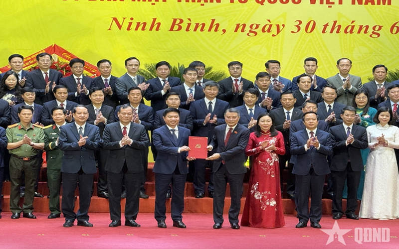 Công bố các quyết định nhân sự tỉnh Ninh Bình mới
