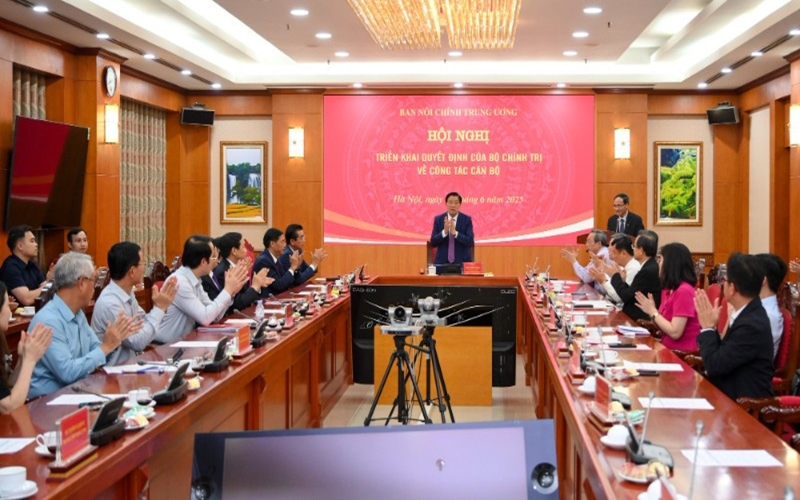 Trao Quyết định của Bộ Chính trị điều động, bổ nhiệm Phó trưởng Ban Nội chính Trung ương​