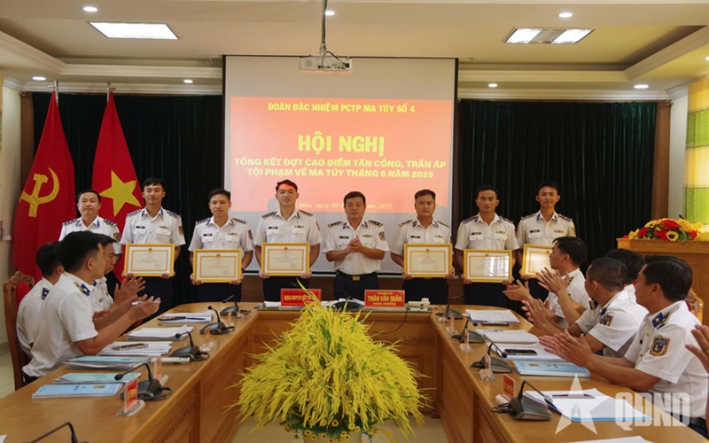 Đoàn đặc nhiệm phòng chống ma túy số 4 Cảnh sát biển Việt Nam triệt phá 8 vụ án ma túy