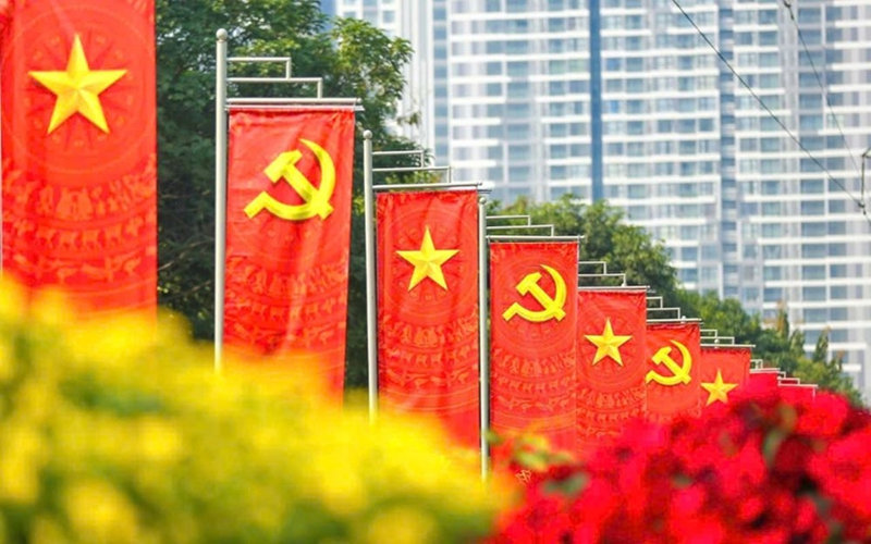 Tiếp tục hoàn thiện tổ chức bộ máy của hệ thống chính trị và chuẩn bị đại hội đảng bộ các cấp