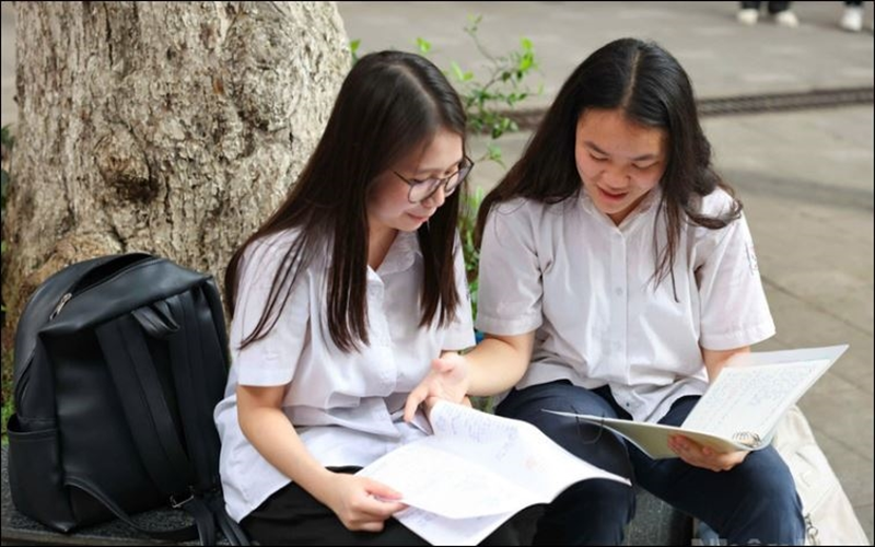 Xóa bỏ nghịch lý “thi càng lên trên càng dễ”